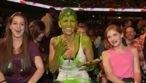 Halle Berry Says Drake Didnât Get Her Permission For âSlime You Outâ Cover Art