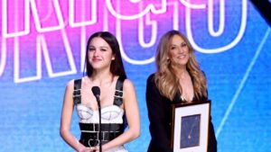 Olivia Rodrigo and Sheryl Crow Perform 'If It Makes You Happy' Acoustic Duet: 'Pinch Me'