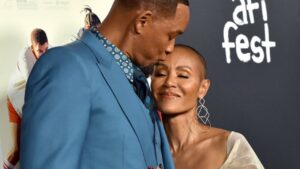 Will Smith Plants Kiss on Jada Pinkett Smith's Forehead After 'Best Thanksgiving Ever'