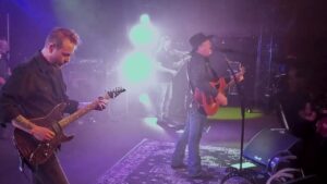 Chart Rewind: In 1992, Tracy Lawrence’s ‘Sticks and Stones’ Skipped to No. 1