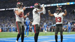 Detroit Reacts to Bucs RB Rachaad White Doing the “Blade Dance” After Touchdown