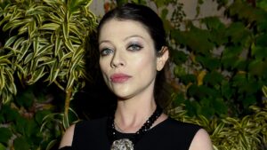 Michelle Trachtenberg Responds to Commenter Who Says She âLooks Sickâ