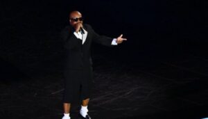 X Clowns Jermaine Dupri’s Apple Music Halftime Show Fit, Say His Socks Were So So Trash