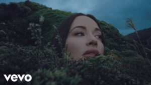 Kacey Musgraves recalls nearly falling off a cliff while filming new music video