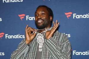 Meek Mill Rejects Akademiksâ $1M Podcast Deal: âI’m Richer Than Everybody That Deal With YouâÂ Â 