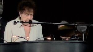 Bob Dylan plays set of surprise ’50s covers and deep cuts on ‘Outlaw Music Festival Tour’ opener