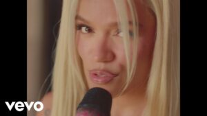 Here Are the Lyrics to Karol G’s ‘Si Antes Te Hubiera Conocido’ Translated Into English