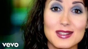 Chart Rewind: In 1999, Chely Wright Got a No. 1 Country ‘Single’