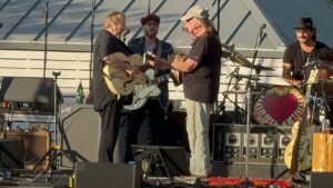 Watch Neil Young and Stephen Stills play ‘Hung Upside Down’ for the first time in over 50 years