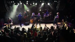 Watch Guns N’ Roses’ Duff McKagan and The Wallflowers’ Jakob Dylan cover David Bowieâs ‘Heroes’