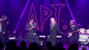 Watch RosÃ© & Bruno Mars Perform ‘APT.’ at the 2024 MAMA Awards