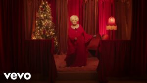 Brenda Leeâs âChristmas Treeâ Collection Climbs to No. 1 on Top Country Albums Chart