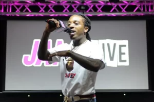Deiondra Sanders Slams FiancÃ© Jacquees & Dej Loafâs âFakeâ RelationshipÂ Â 