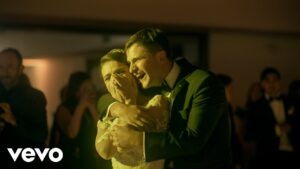 Fonseca Serenades Newlywed Couple & More Uplifting Moments in Latin Music