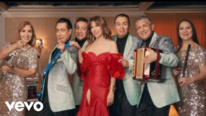 Los Ãngeles Azules & Thaliaâs âYo Me Lo BusquÃ©â Soars to No. 1 on Regional Mexican Airplay Chart