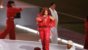 SZA Walks Out Of Fan Meet-And-Greet After Being Hit By Thrown Object